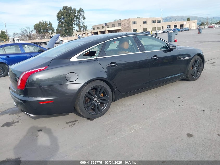 2011 JAGUAR XJ VIN: SAJWA2GB0BLV09390