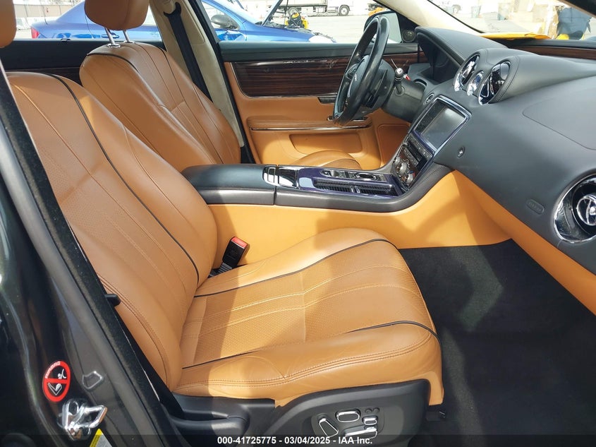2011 JAGUAR XJ VIN: SAJWA2GB0BLV09390