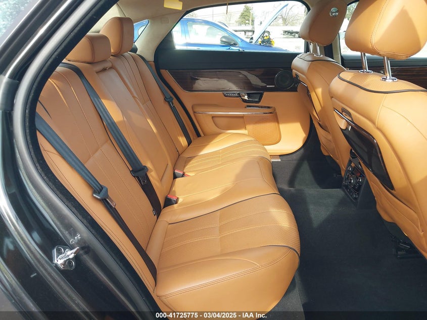 2011 JAGUAR XJ VIN: SAJWA2GB0BLV09390