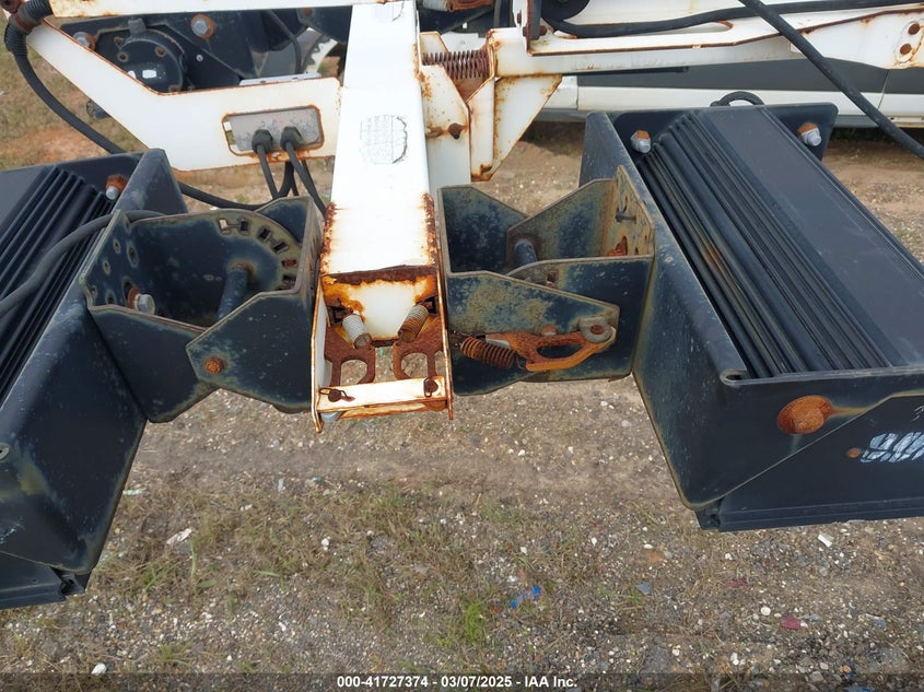2006 EQUIPMENT GENIE LIFT TML4000N VIN: 00000000000061918