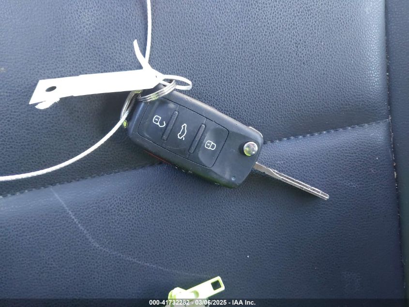 2014 Volkswagen Beetle 2.5L VIN: 3VW5P7AT5EM802063 Lot: 41732282