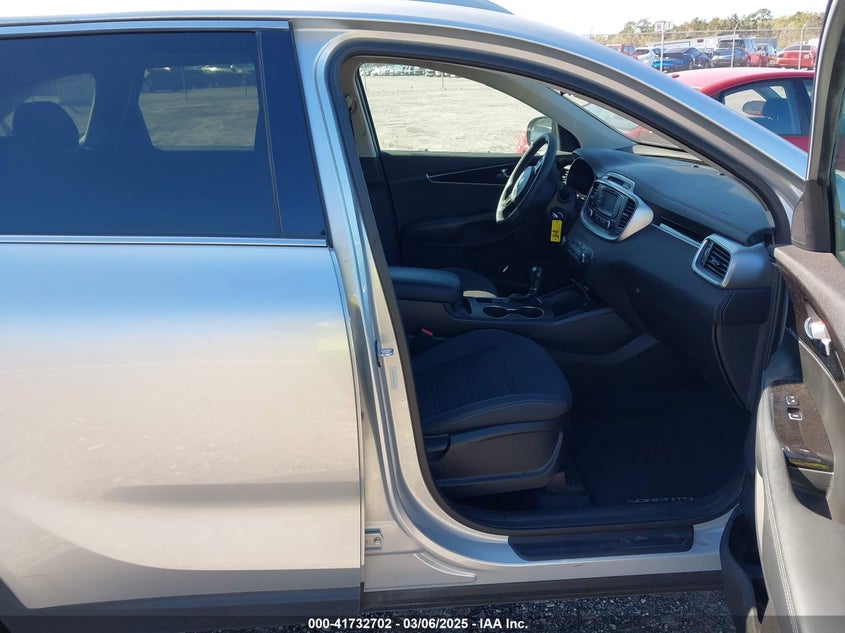 2017 KIA SORENTO VIN: 5XYPG4A39HG221676