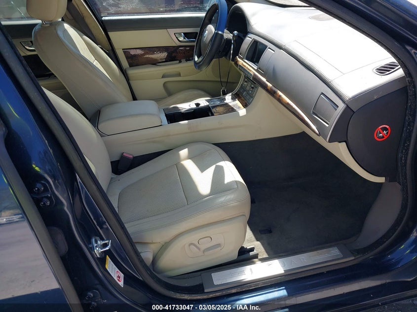 2010 JAGUAR XF VIN: SAJWA0GB5ALR78767