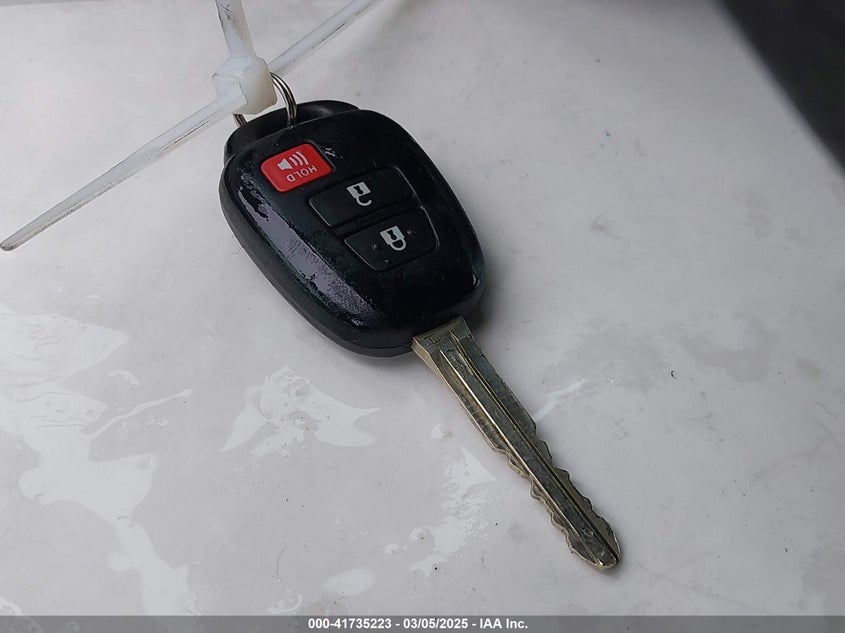 2015 TOYOTA RAV4 XLE - 2T3WFREVXFW202009