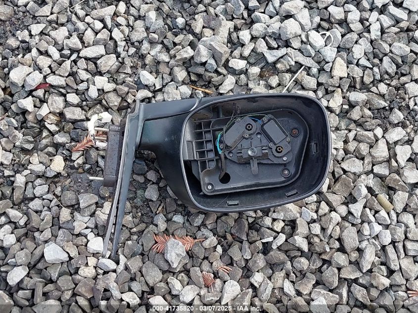 2004 Toyota Sequoia Sr5 V8 VIN: 5TDZT34AX4S209820 Lot: 41735820