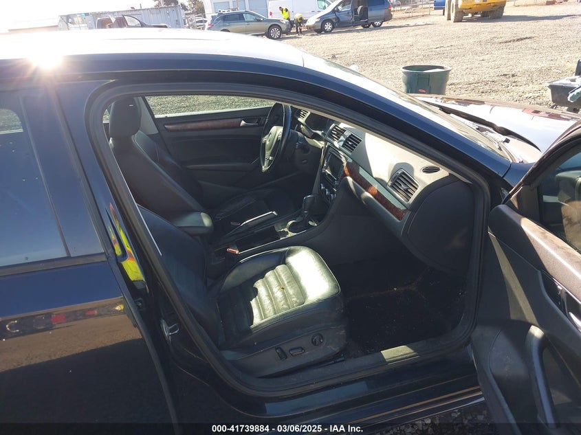 2012 VOLKSWAGEN PASSAT VIN: 1VWCM7A30CC105513