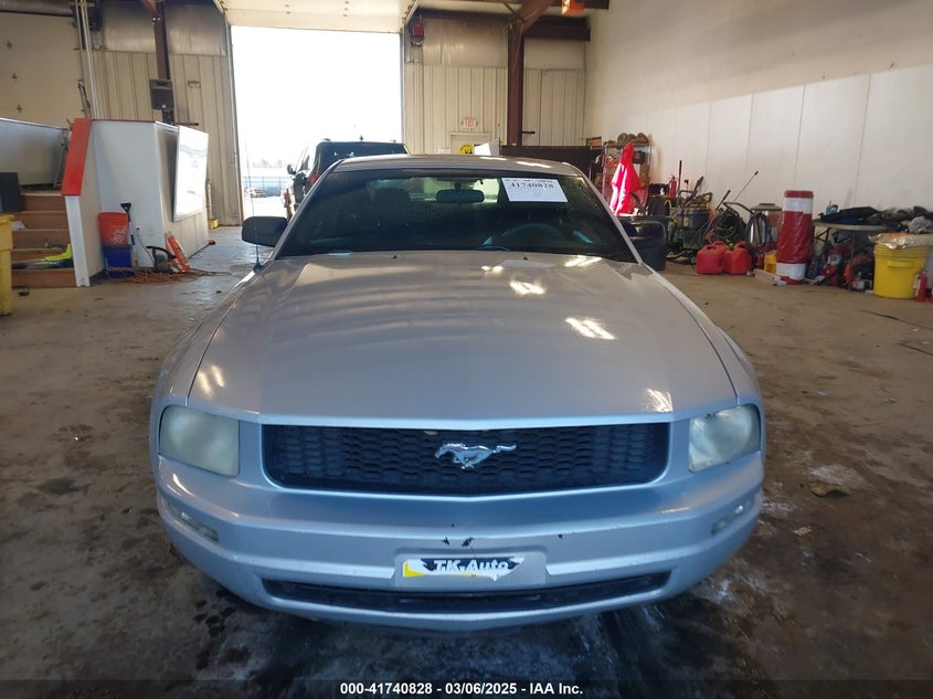 2005 Ford Mustang V6 Deluxe/V6 Premium VIN: 1ZVFT80NX55165461 Lot: 41740828