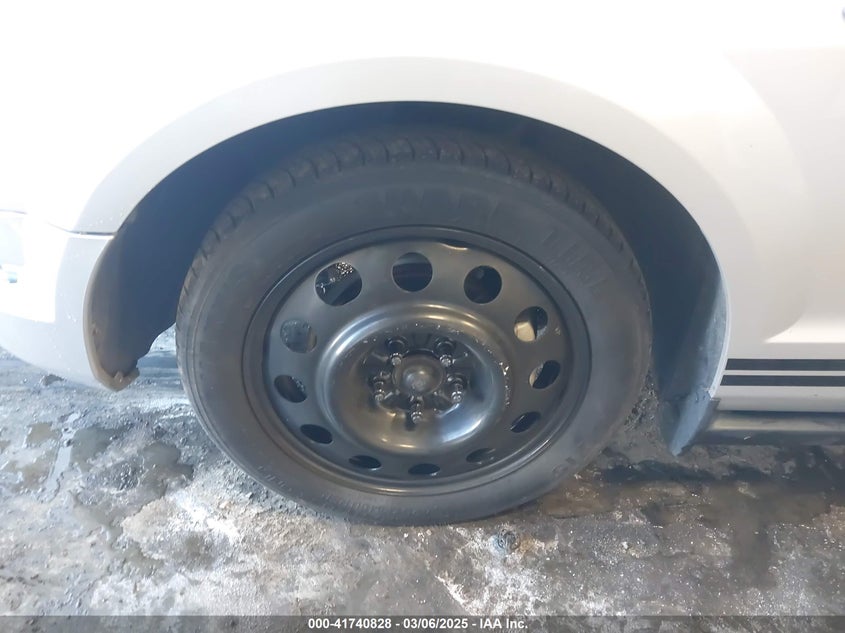 2005 Ford Mustang V6 Deluxe/V6 Premium VIN: 1ZVFT80NX55165461 Lot: 41740828