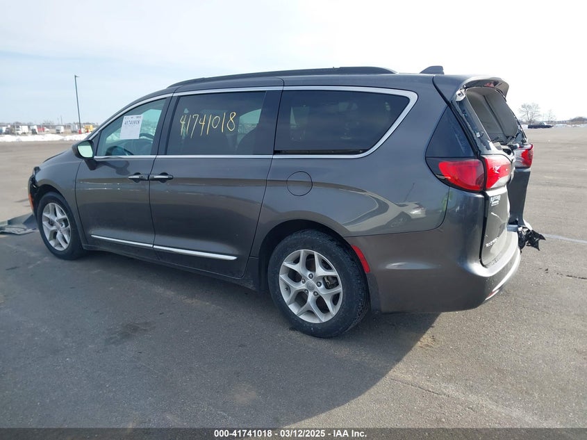 2017 CHRYSLER PACIFICA auction photo 3