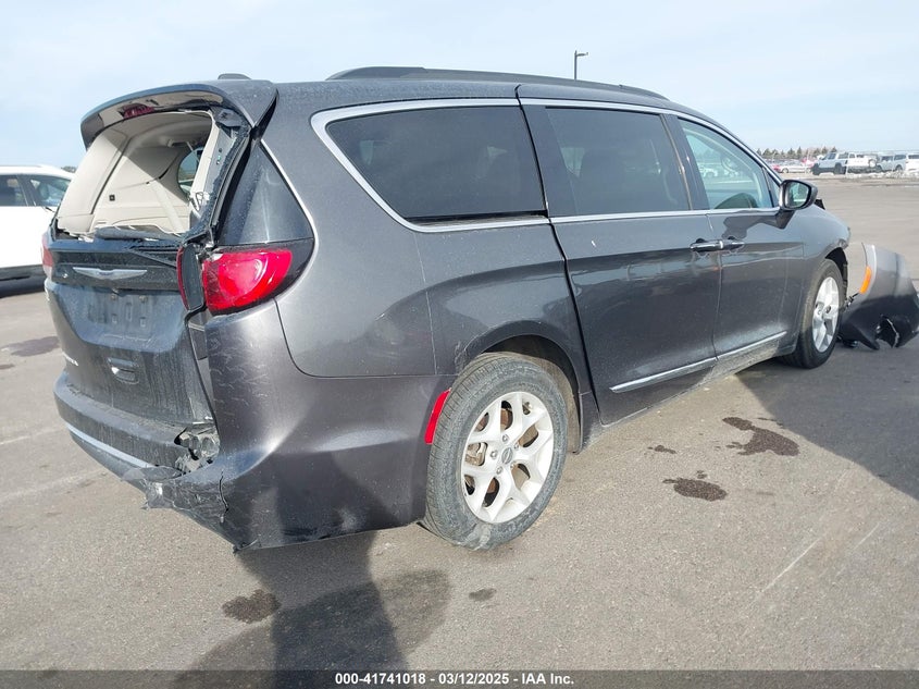 2017 CHRYSLER PACIFICA auction photo 4
