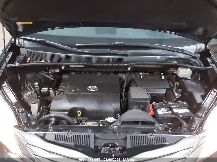 2011 TOYOTA SIENNA VIN: 5TDYK3DC3BS141051