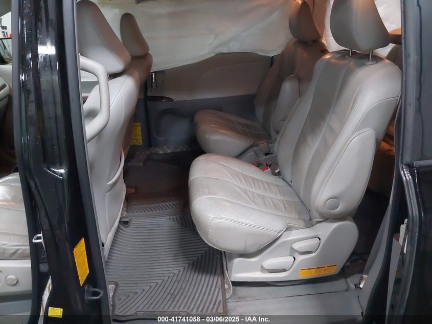 2011 TOYOTA SIENNA VIN: 5TDYK3DC3BS141051