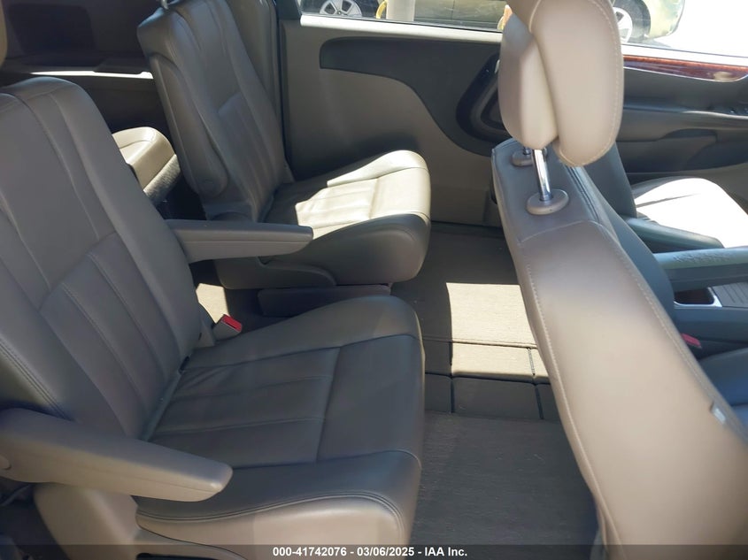 2014 CHRYSLER TOWN & COUNTRY VIN: 2C4RC1BG7ER270497