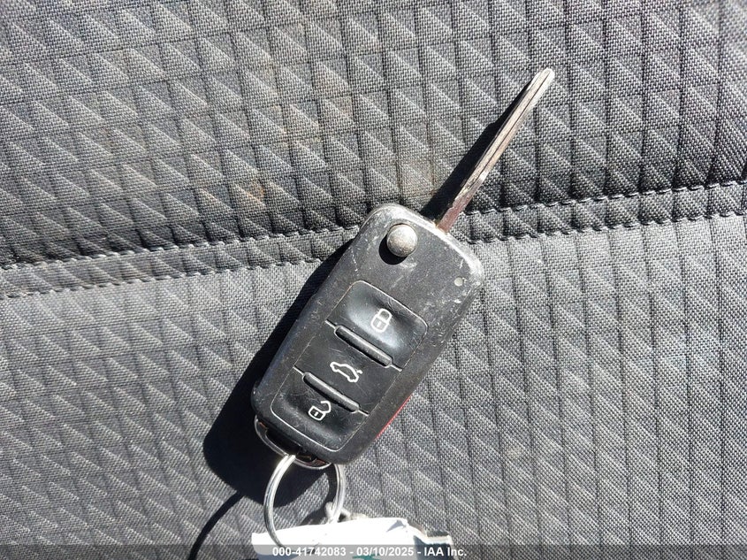 2015 VOLKSWAGEN JETTA 2.0L S - 3VW2K7AJ6FM292338