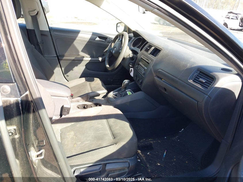 2015 VOLKSWAGEN JETTA 2.0L S - 3VW2K7AJ6FM292338