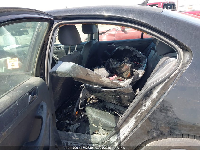 2011 VOLKSWAGEN JETTA VIN: 3VWDZ7AJ7BM039740
