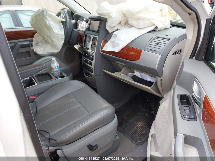 2009 CHRYSLER TOWN & COUNTRY VIN: 2A8HR54149R613436