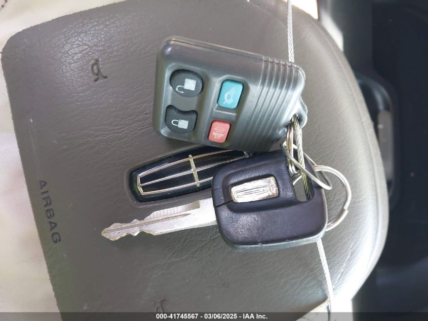 2002 Lincoln Continental VIN: 1LNHM97V62Y696179 Lot: 41745567