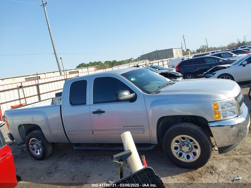 2013 CHEVROLET SILVERADO 1500 VIN: 1GCRCREA6DZ352666