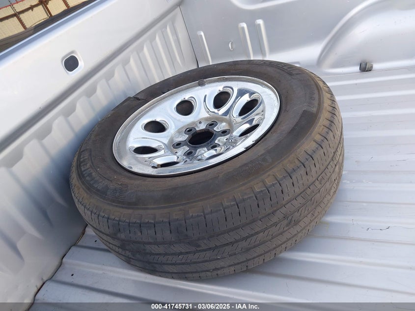 2013 CHEVROLET SILVERADO 1500 VIN: 1GCRCREA6DZ352666