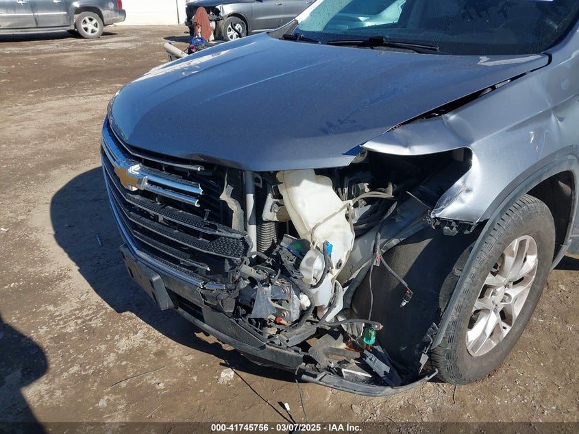 2019 CHEVROLET TRAVERSE VIN: 1GNEVGKW5KJ261159