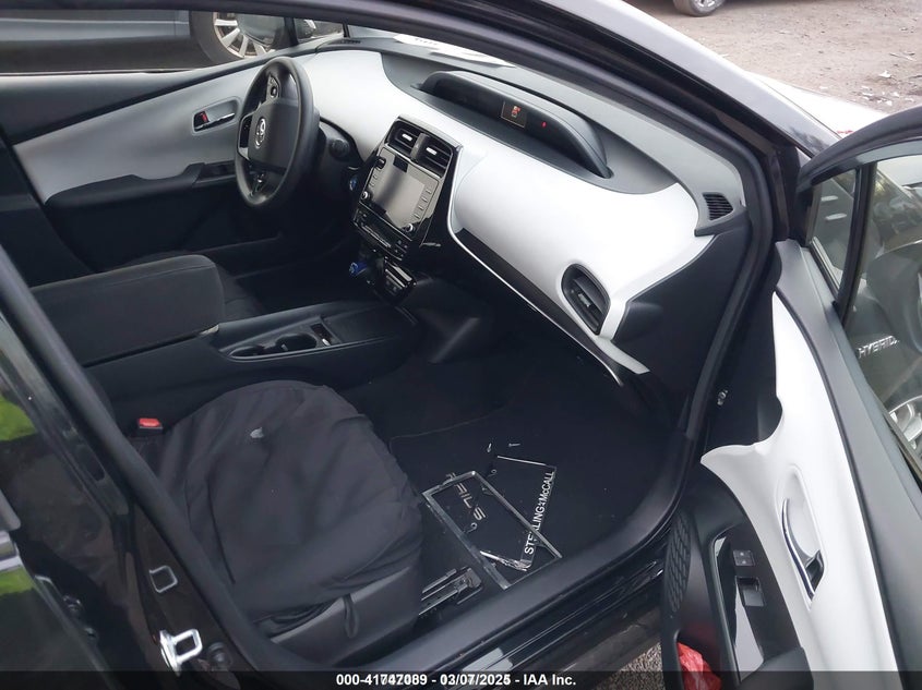 2022 TOYOTA PRIUS VIN: JTDKAMFUXN3174204