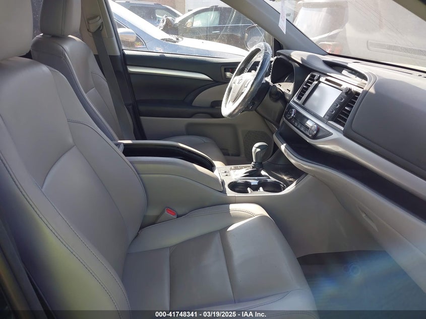 2019 TOYOTA HIGHLANDER VIN: 5TDJZRFH1KS603437