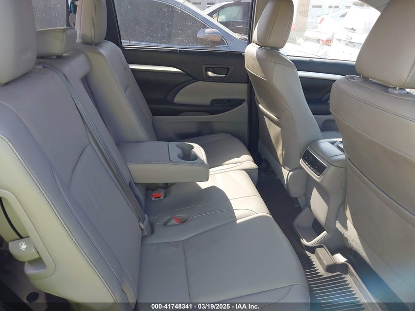 2019 TOYOTA HIGHLANDER VIN: 5TDJZRFH1KS603437