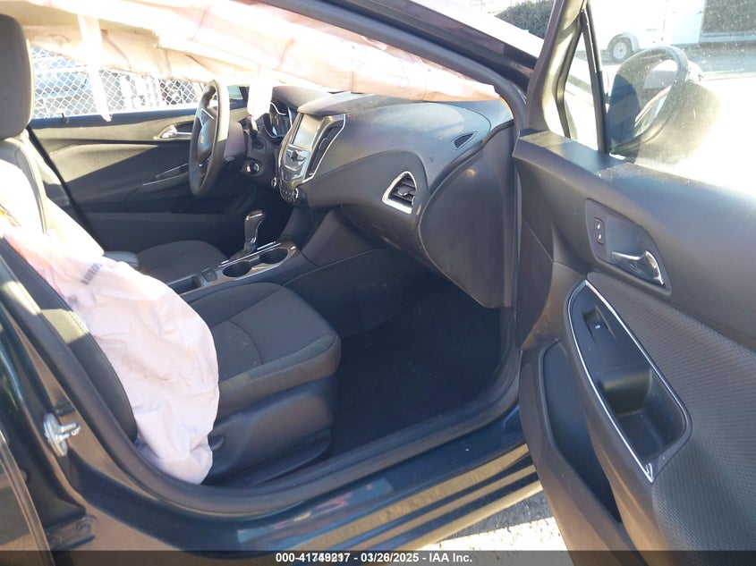 1G1BE5SM3J7124269 2018 CHEVROLET CRUZE photo no. 5