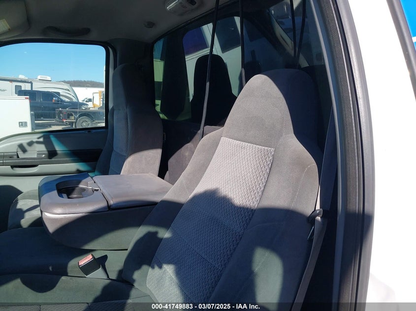 2005 Ford F-450 Xl/Xlt VIN: 1FDXF47P35EB06245 Lot: 41749883