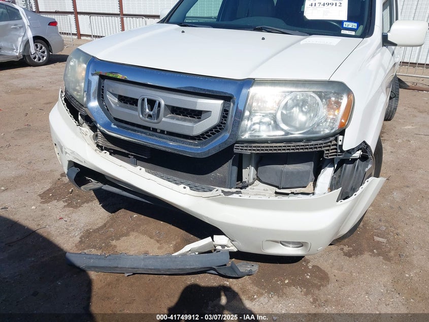 2011 HONDA PILOT VIN: 5FNYF3H93BB044102