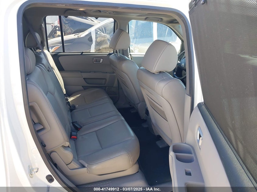 2011 HONDA PILOT VIN: 5FNYF3H93BB044102