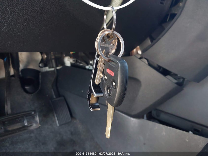 2011 HONDA PILOT VIN: 5FNYF3H95BB036809