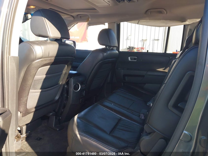 2011 HONDA PILOT VIN: 5FNYF3H95BB036809