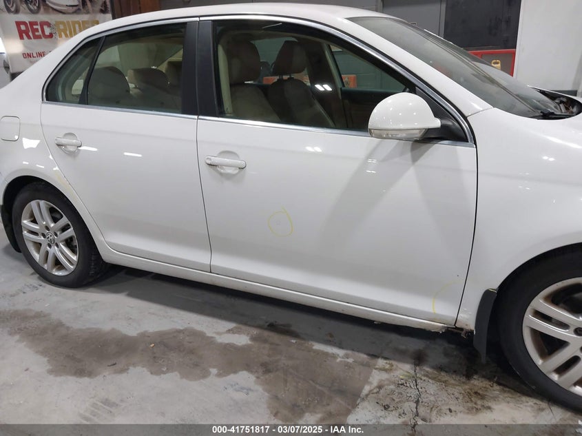 2009 VOLKSWAGEN JETTA VIN: 3VWRL81K19M120894
