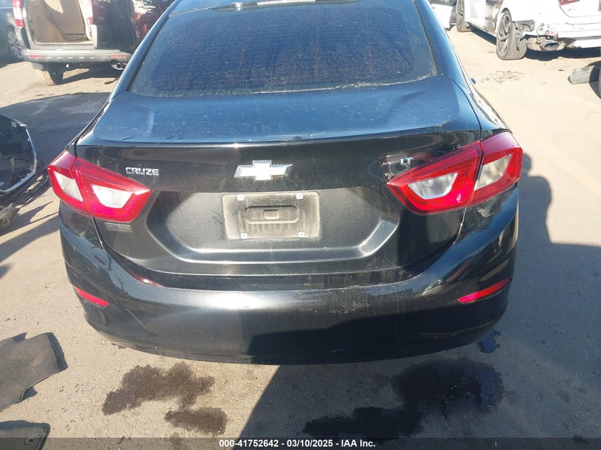 2019 CHEVROLET CRUZE VIN: 1G1BE5SM4K7144810