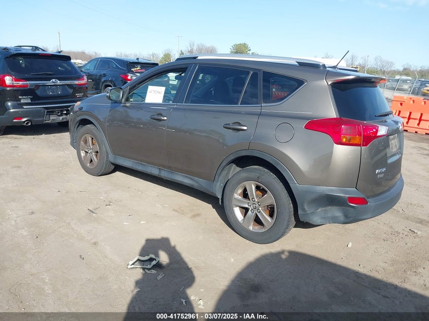 2015 TOYOTA RAV4 XLE - JTMRFREV7FD129000