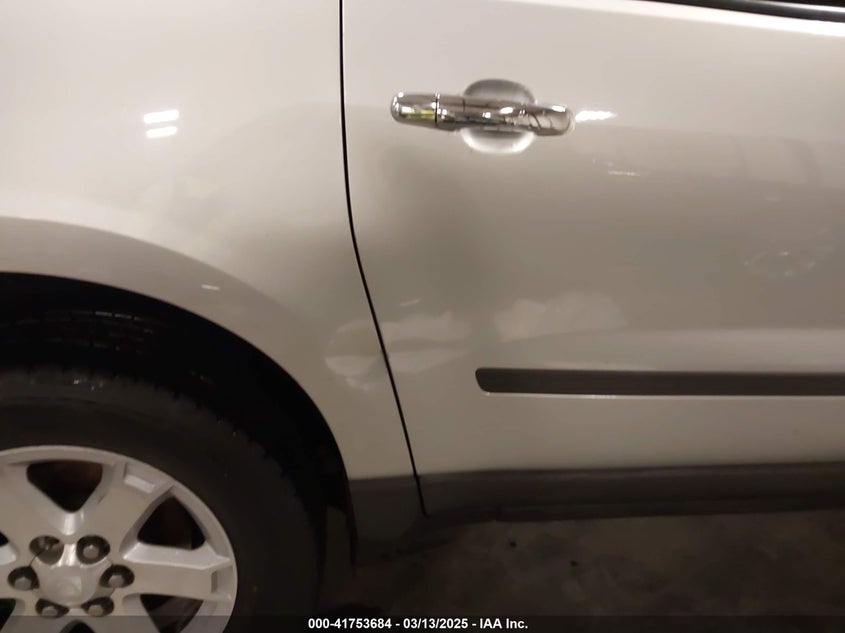 2011 CHEVROLET TRAVERSE VIN: 1GNKREED0BJ268199