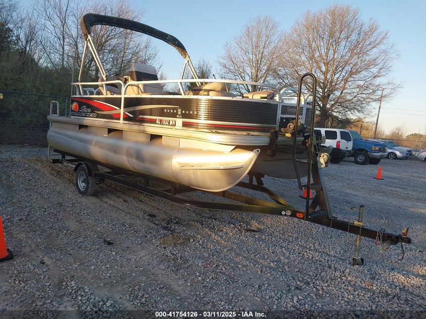 2013 SUNTRACKER BASS BUGGY