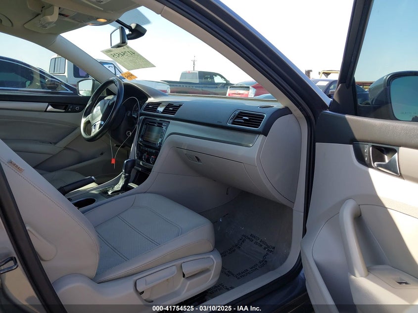 2014 VOLKSWAGEN PASSAT VIN: 1VWBT7A34EC110750
