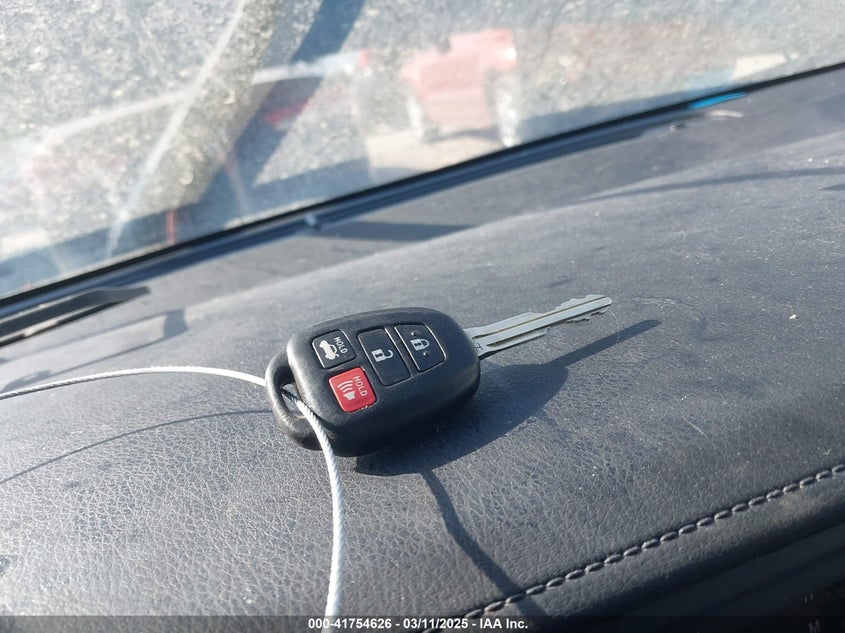 2014 TOYOTA COROLLA VIN: 5YFBURHE1EP128052