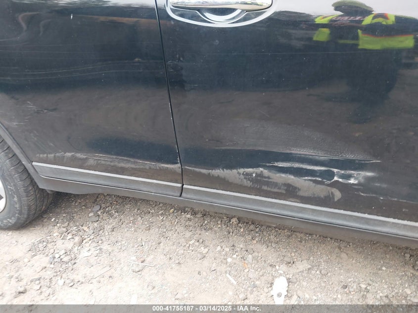 2015 NISSAN ROGUE SV - KNMAT2MT6FP513040