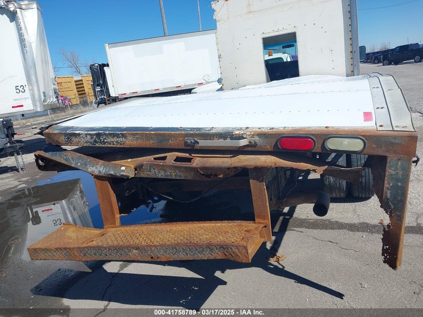 2003 Chevrolet Express Cutaway Base W/C7L/C7N VIN: 1GBJG31U831142585 Lot: 41758789