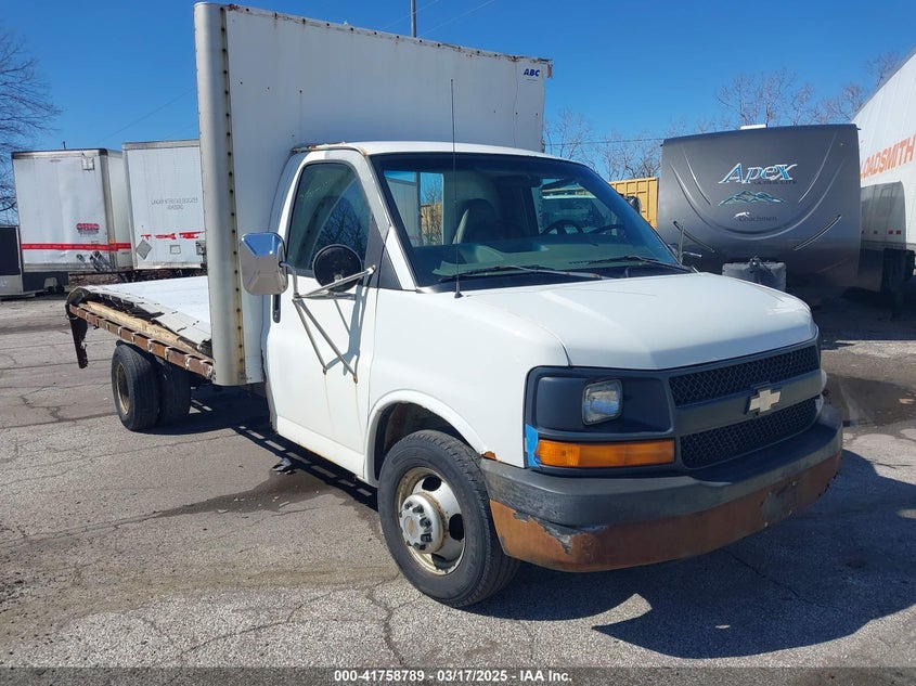 2003 Chevrolet Express Cutaway Base W/C7L/C7N