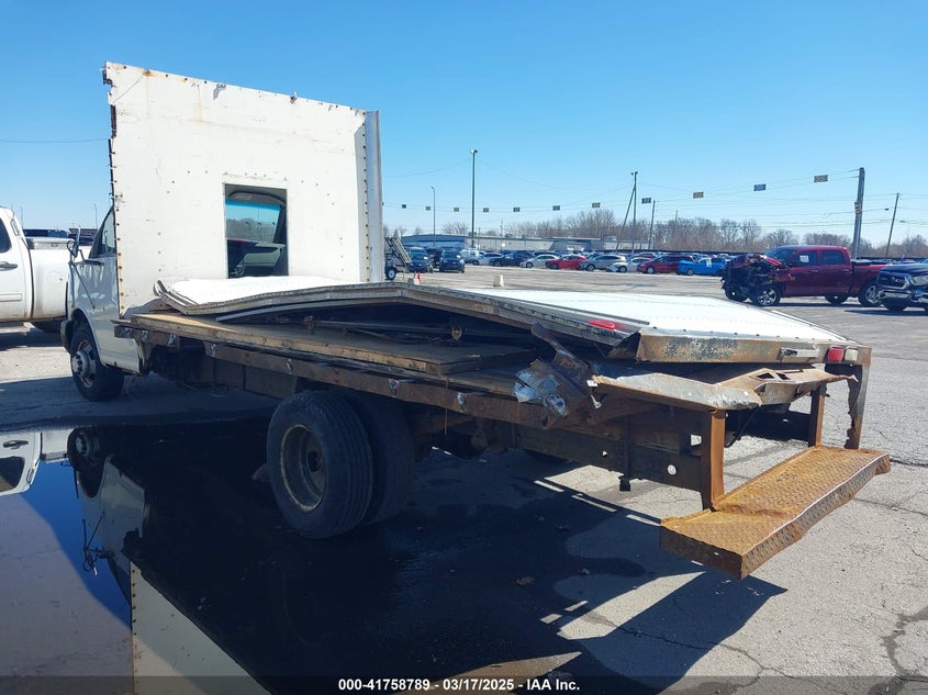 1GBJG31U831142585 2003 CHEVROLET EXPRESS photo no. 3
