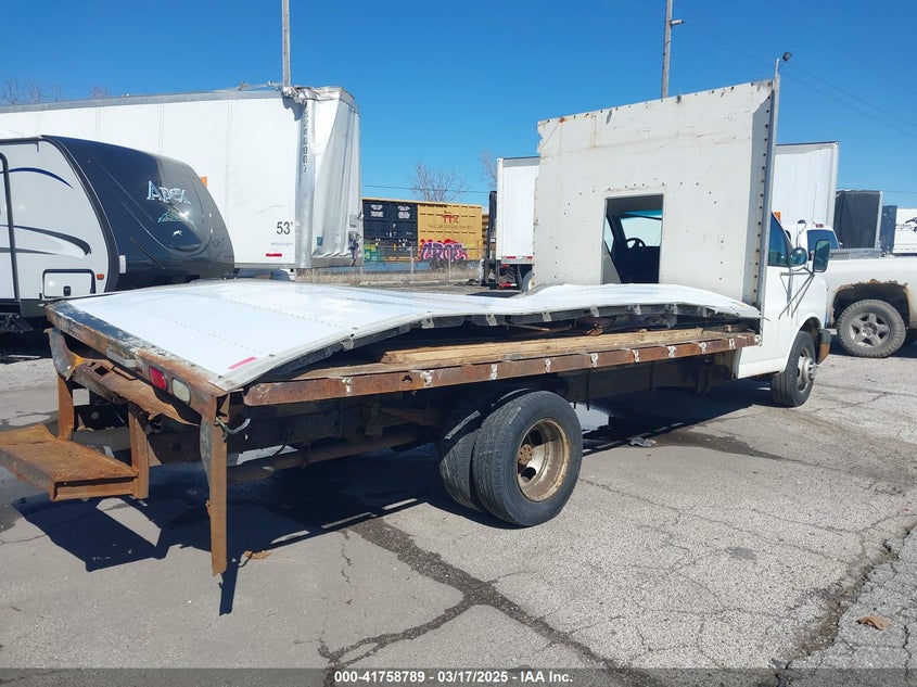 1GBJG31U831142585 2003 CHEVROLET EXPRESS photo no. 4