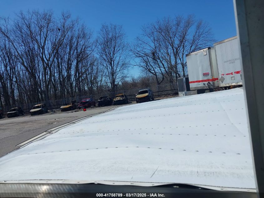 2003 Chevrolet Express Cutaway Base W/C7L/C7N VIN: 1GBJG31U831142585 Lot: 41758789