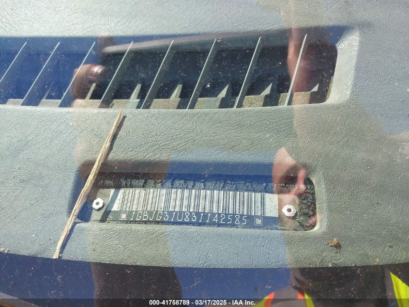 2003 Chevrolet Express Cutaway Base W/C7L/C7N VIN: 1GBJG31U831142585 Lot: 41758789