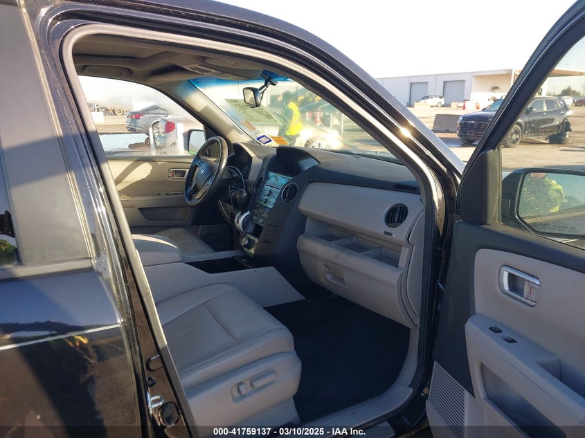 2011 HONDA PILOT VIN: 5FNYF3H75BB027428