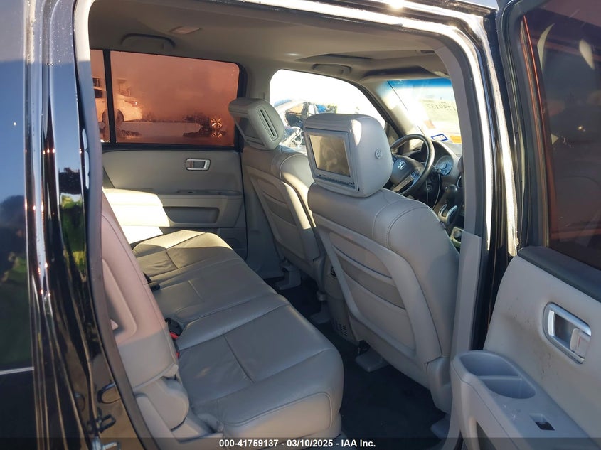 2011 HONDA PILOT VIN: 5FNYF3H75BB027428